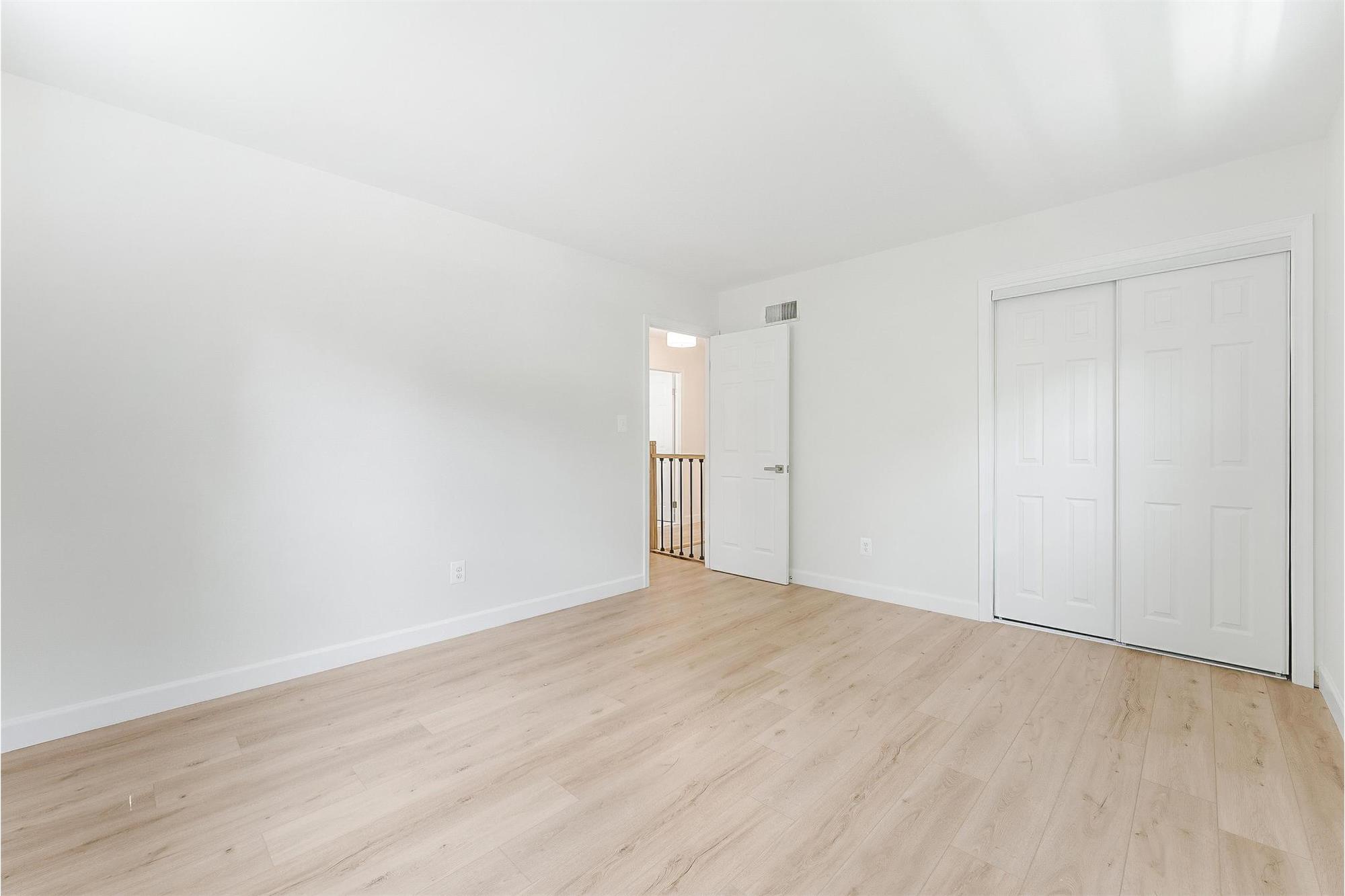 https://realbird.blob.core.windows.net/rb-photos/8817-bridle-wood-drive-springfield-va-22152_H5M3A9R2_641535_638866239740759574_80x60.jpg
