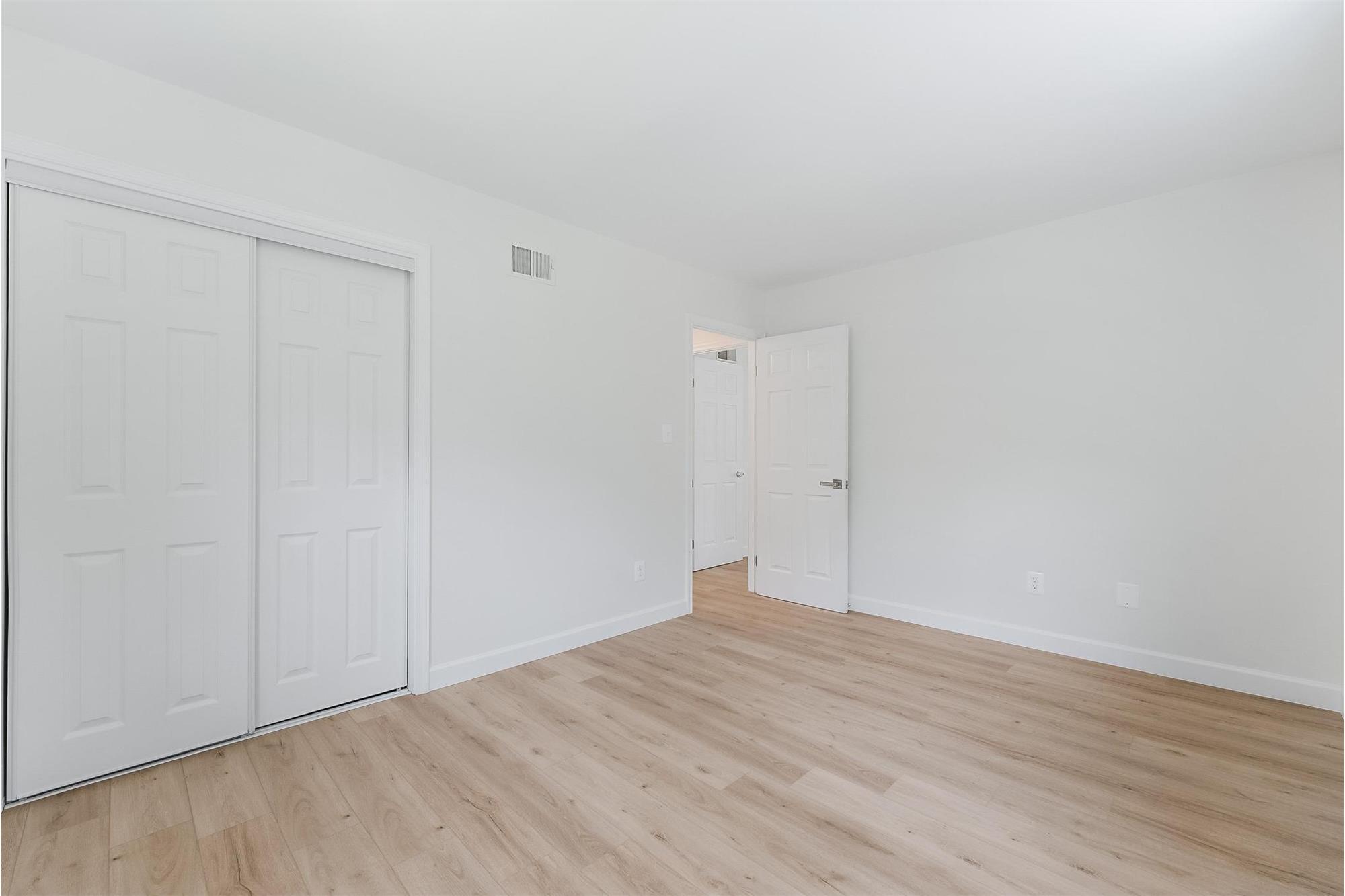 https://realbird.blob.core.windows.net/rb-photos/8817-bridle-wood-drive-springfield-va-22152_H5M3A9R2_641535_638866239764989955_80x60.jpg