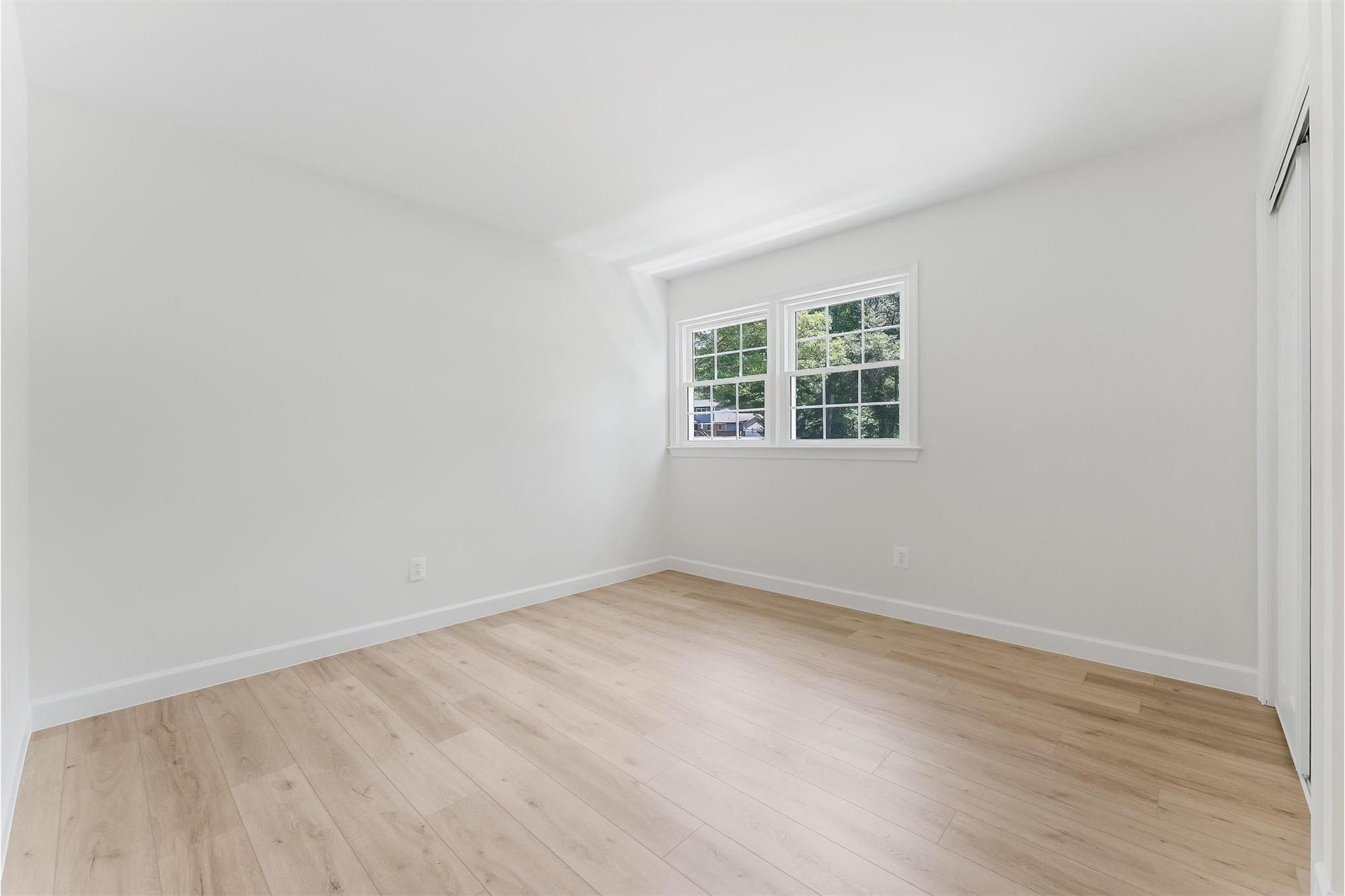 https://realbird.blob.core.windows.net/rb-photos/8817-bridle-wood-drive-springfield-va-22152_H5M3A9R2_641535_638866239781239646_80x60.jpg