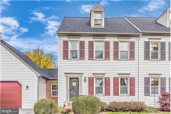 Primary listing photos for listing ID 592833