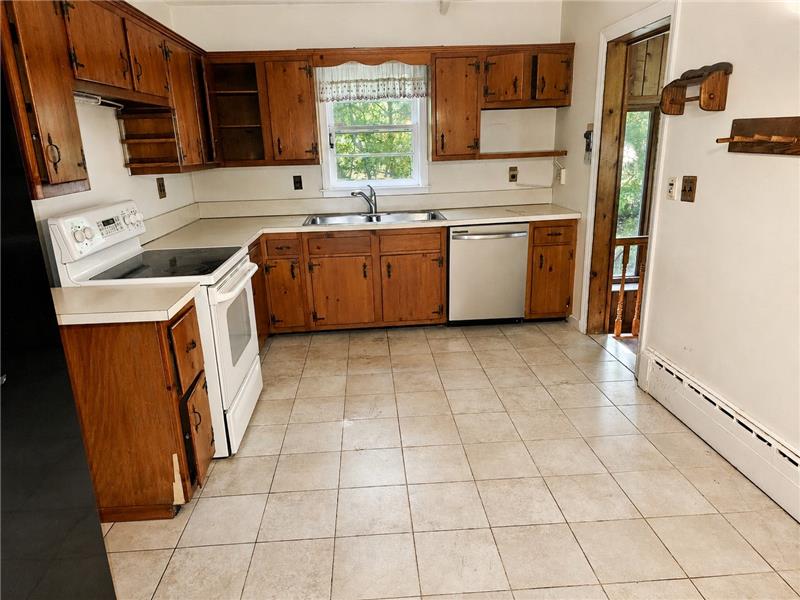 Eat-In-Kitchen