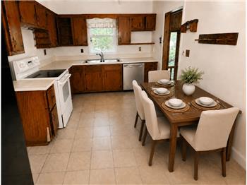 Virtually Staged Eat-In-Kitchen