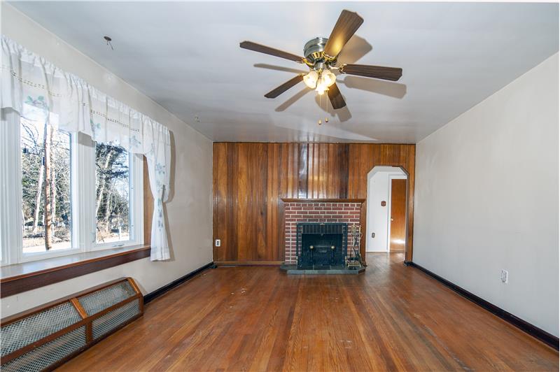 908 Wells Road, Phoenixville, Living Room