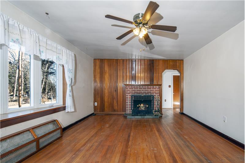 908 Wells Road, Phoenixville, Living Room
