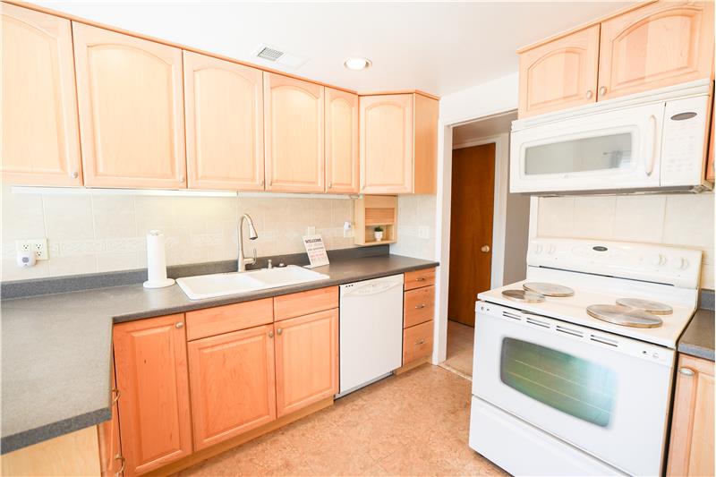 Cheery Bright Kitchen