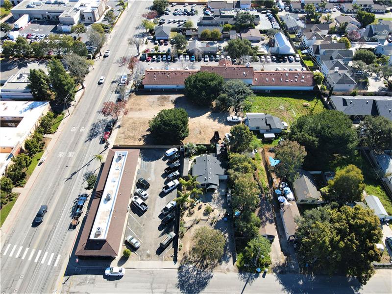 Medical offices and AG hospital nearby.