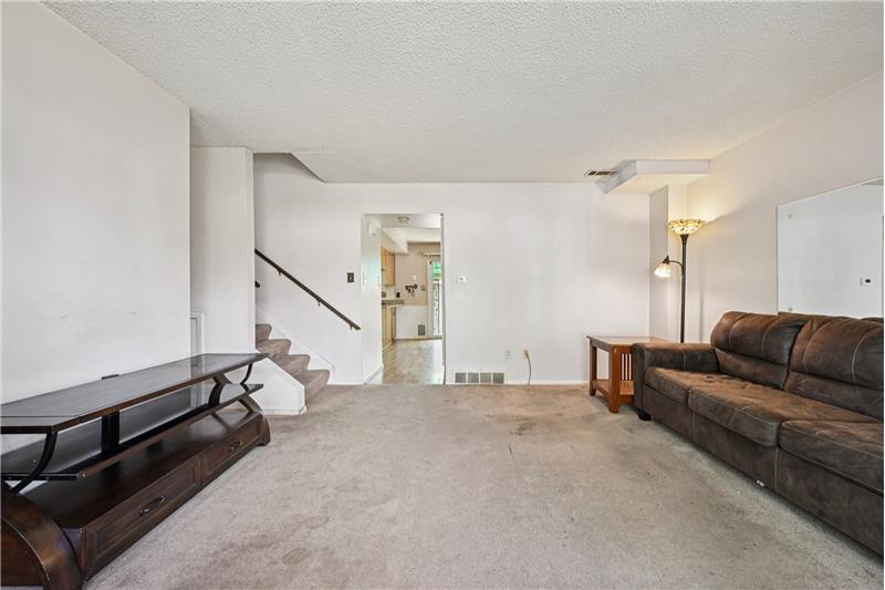 Note: All furniture is included!