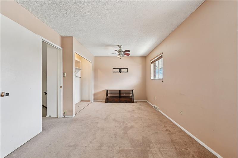Another reverse view of big bedroom