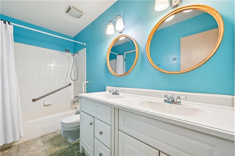Reverse view showing tub with shower
