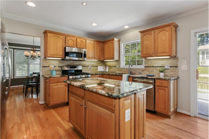 Kitchen with Granite Counters/Island