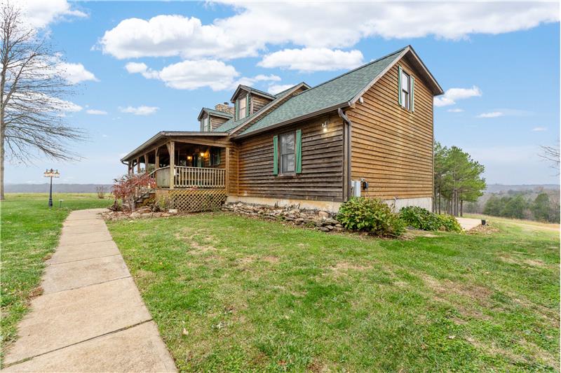 Sidewalk from garage to house