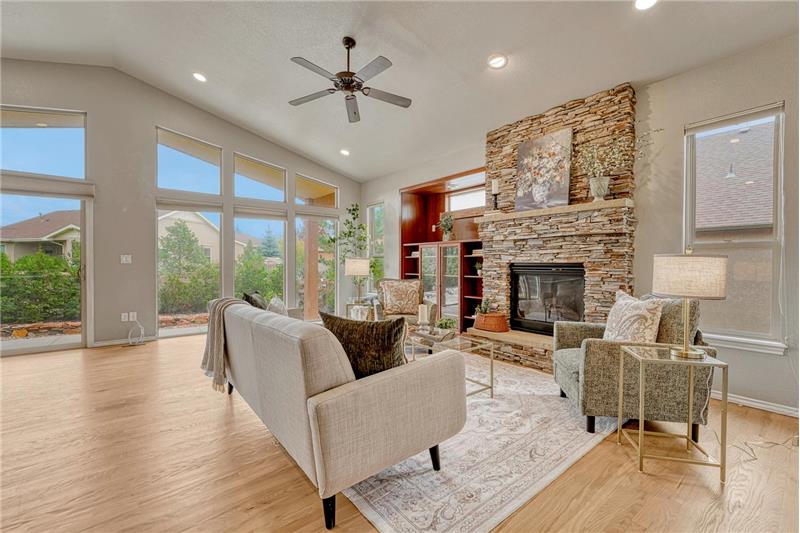Dramatic wall of windows in the Great Room that brings in lots of natural light.