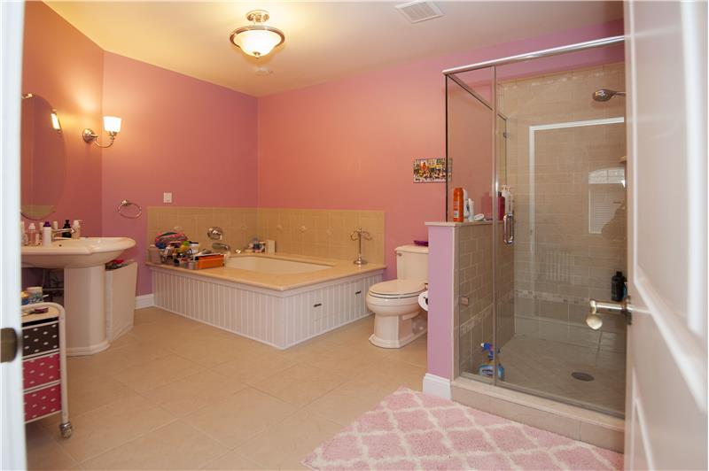 949 Wootton Road Bedroom 4 Bathroom