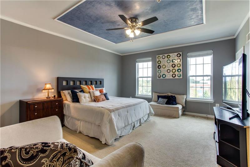 master bedroom w. 2 walk-in closets