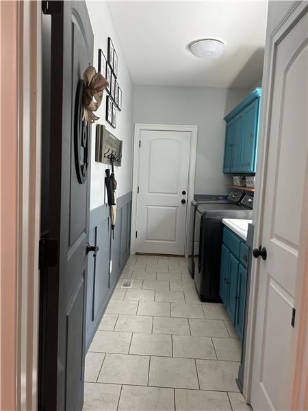 Laundry room between kitchen & garage