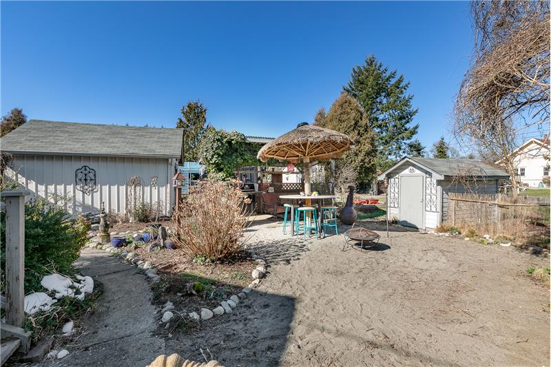 Back area, Fun for Summer Entertainment!