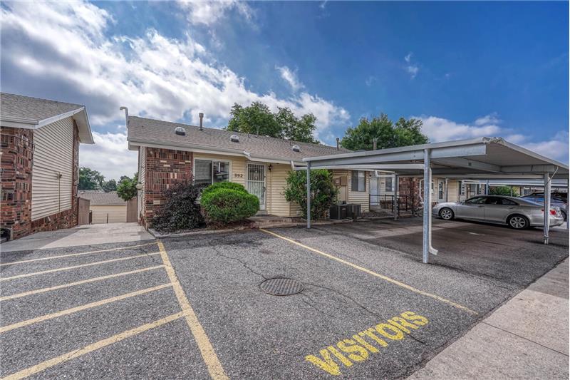 3 BR, 2 BA End Unit townhome with central air!