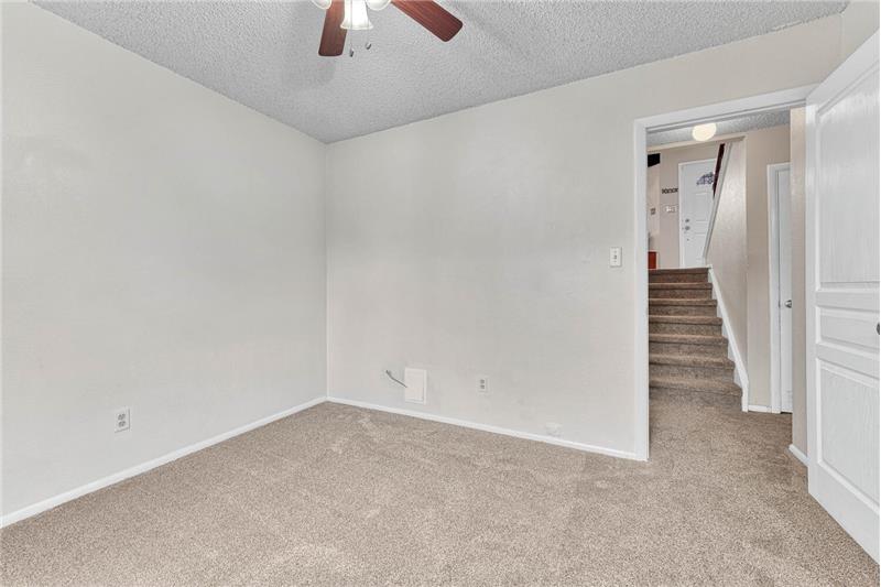 Neutral carpet and so clean!