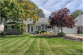 ONE OF A KIND RANCH BACKING UP TO GOLF COURSE ON THE THIRD HOLE...