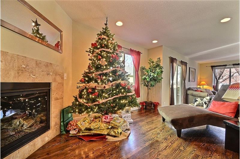 Cozy Fireplace Nook in Family/Greatroom