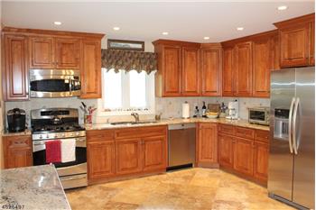 Primary listing photos for listing ID 440108