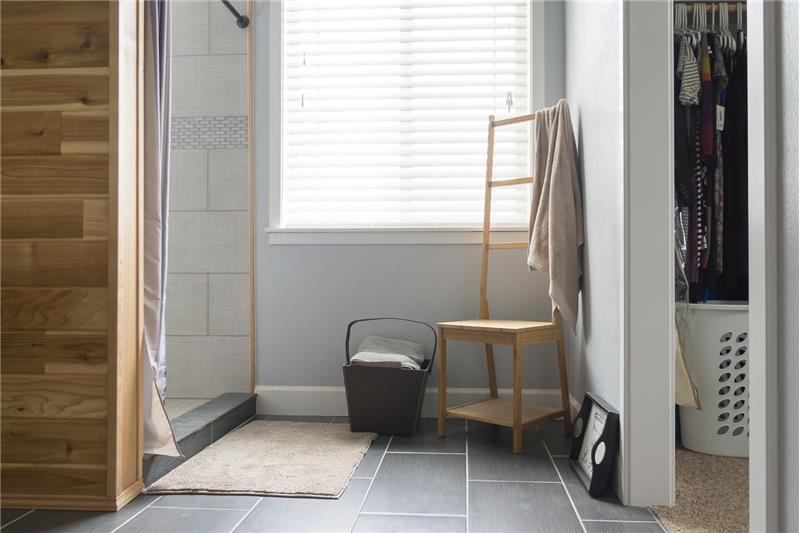 Serene Master Bath Setting