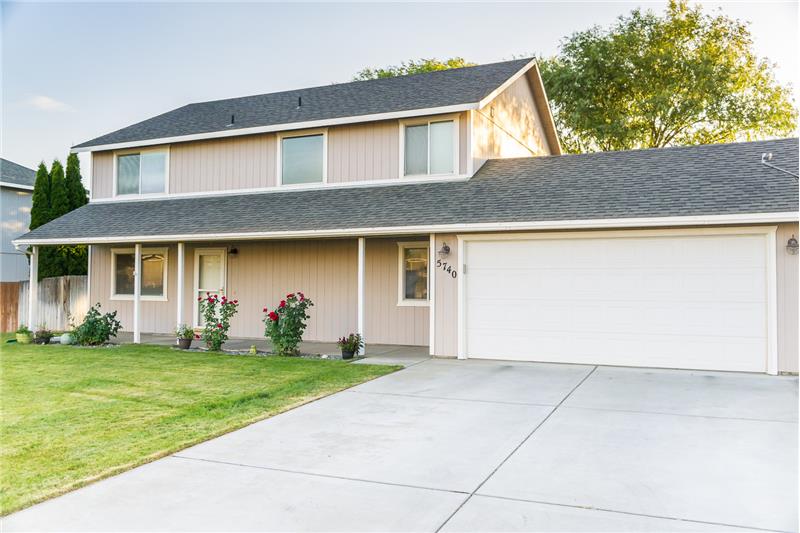 Plenty of Curb Appeal!