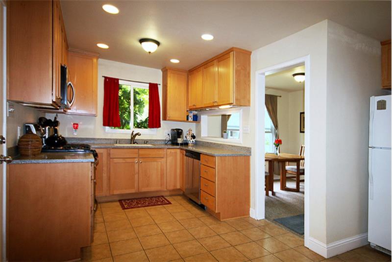 maple cabinets & stainless appliances
