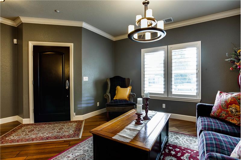 Wood plank floor & crown molding