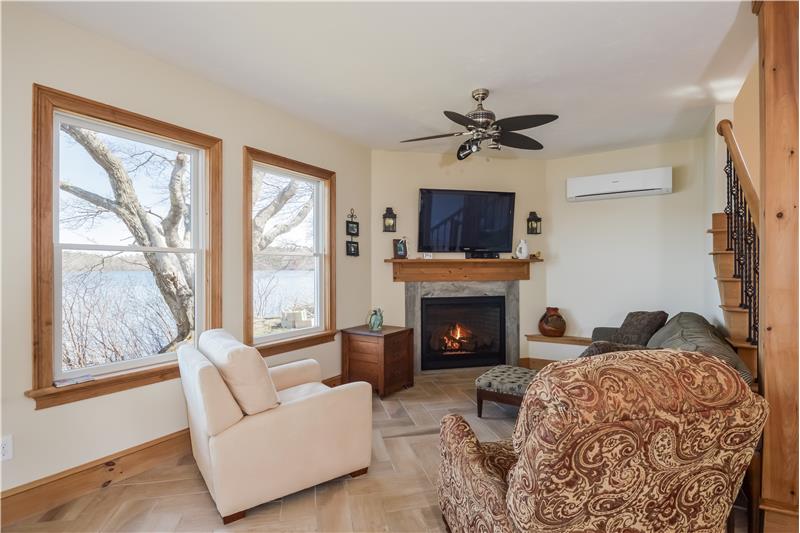 Fireplaced livingroom