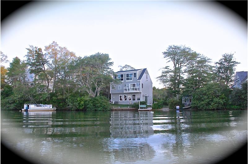 Lake Front! No steps!