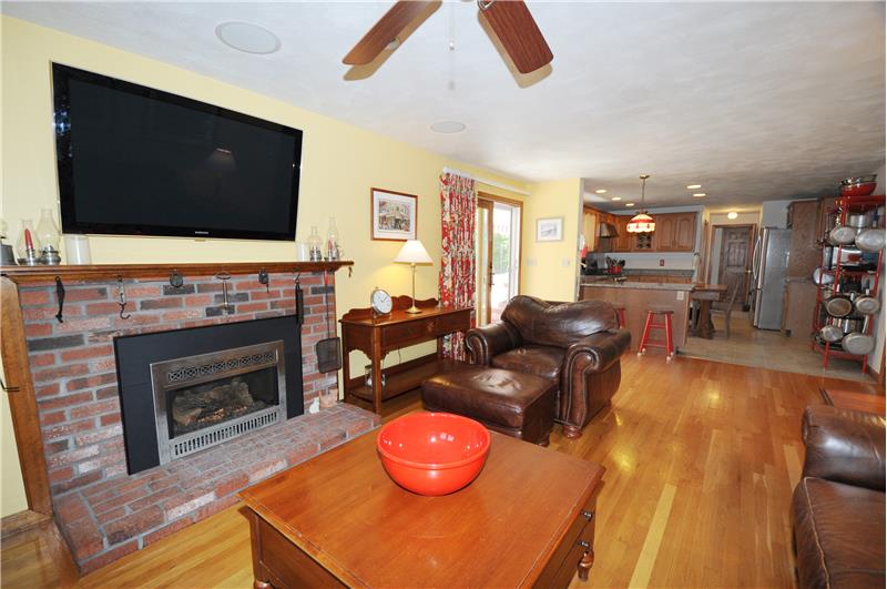 Fireplaced Livingroom