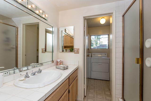 Downstairs Bathroom w/Shower