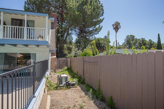 Side Gated Dog Run