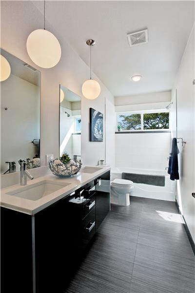 Upstairs additional full bath