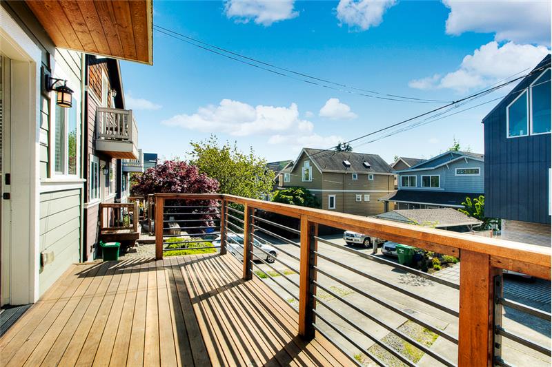 Another photo of the spacious back deck.
