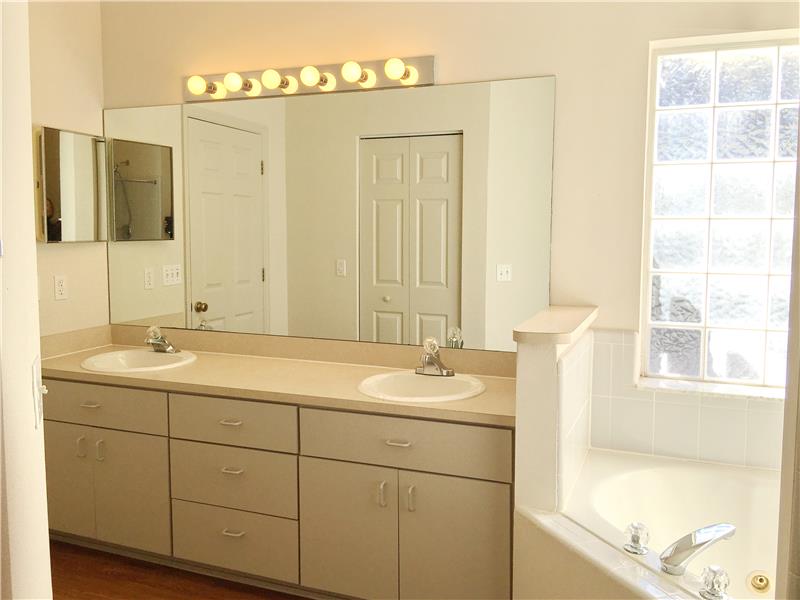 Master Bath Jetted Tub
