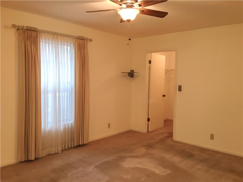 Master Bedroom Walk in Closet