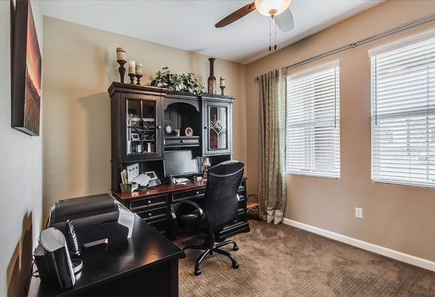 Den/Study room, great for a home office or craft/hobby room.