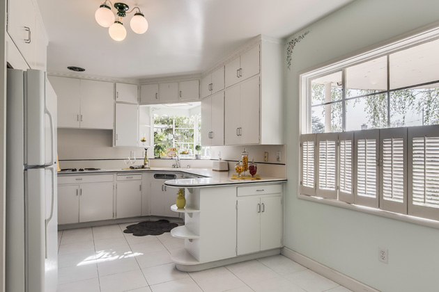 Sunny and Classic Kitchen