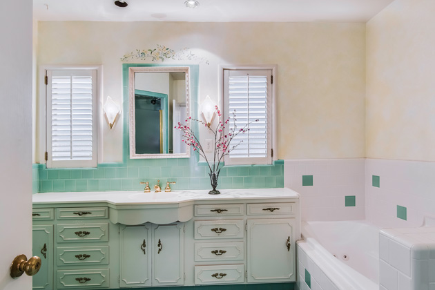 Charming and Spacious Bathroom