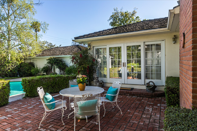 The Backyard Patio Makes a Great Space For Entertaining