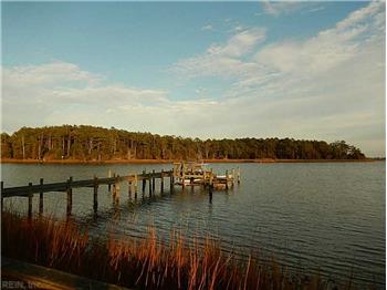 Primary listing photos for listing ID 444128