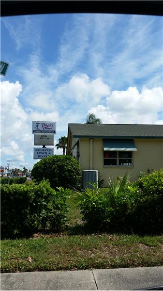 In walking distance to shops and retaurants