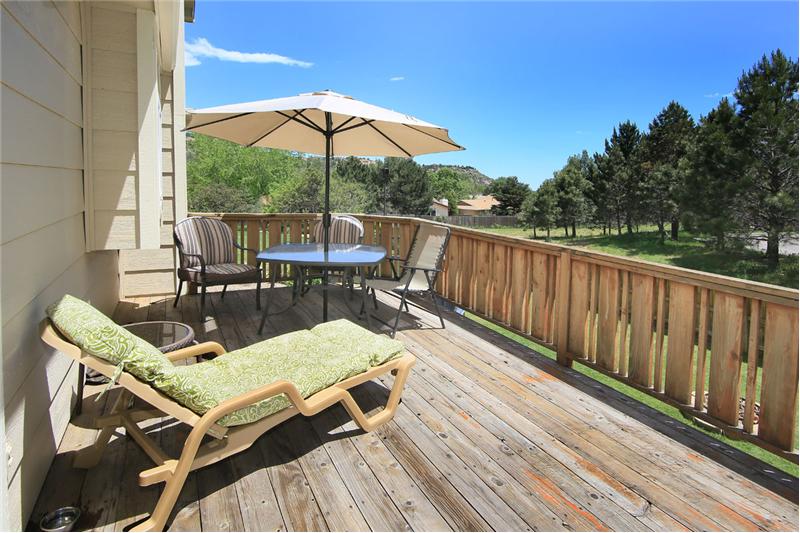 Wood deck is great for entertaining!