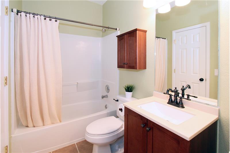 Full bath on main level with tile floors