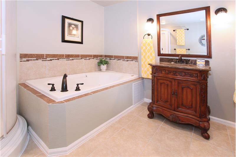 Jetted tub!