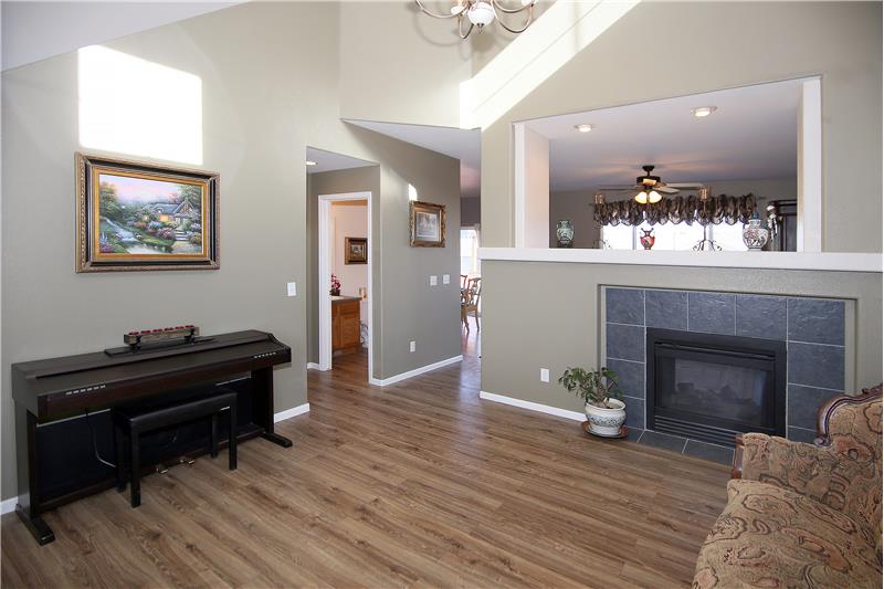 New wood laminate flooring!