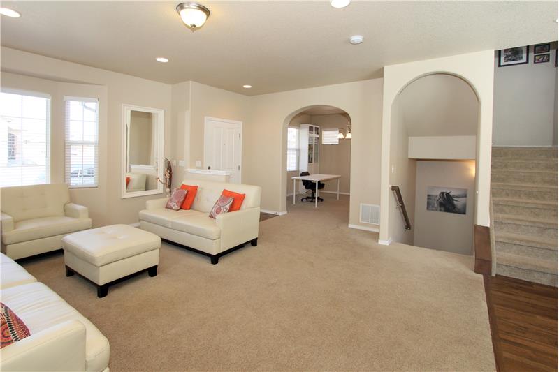 Attractive floor plan with a bright and open design!