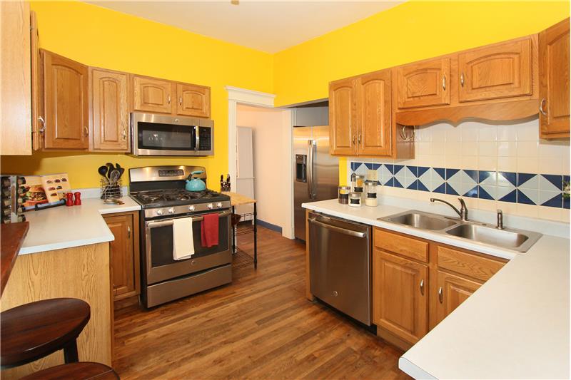 Stainless steel appliances including gas range oven!